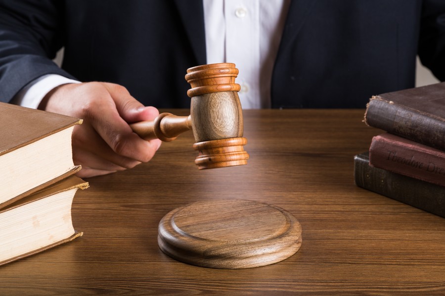 犯罪嫌疑人不认罪，上海刑事律师的应对之策