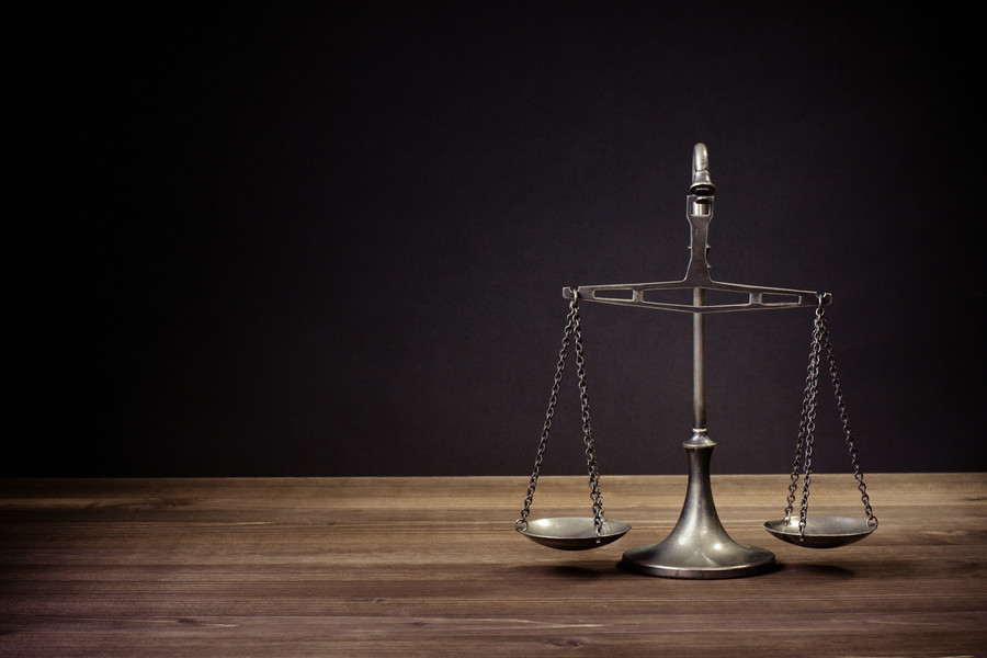 上海刑事案件律师视角：析警察诱供背后的罪与罚